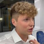 Un joven español que vive en Australia lucha contra las burlas que recibe en su trabajo