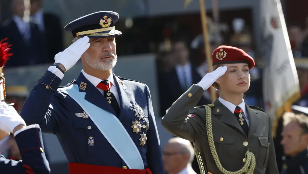 El Rey Felipe VI y la princesa Leonor honran a los caídos por España