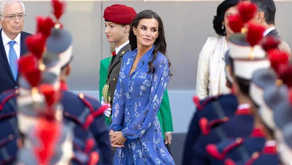 La Reina Letizia con vestido de Juan Vidal.