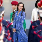 La Reina Letizia con vestido de Juan Vidal.