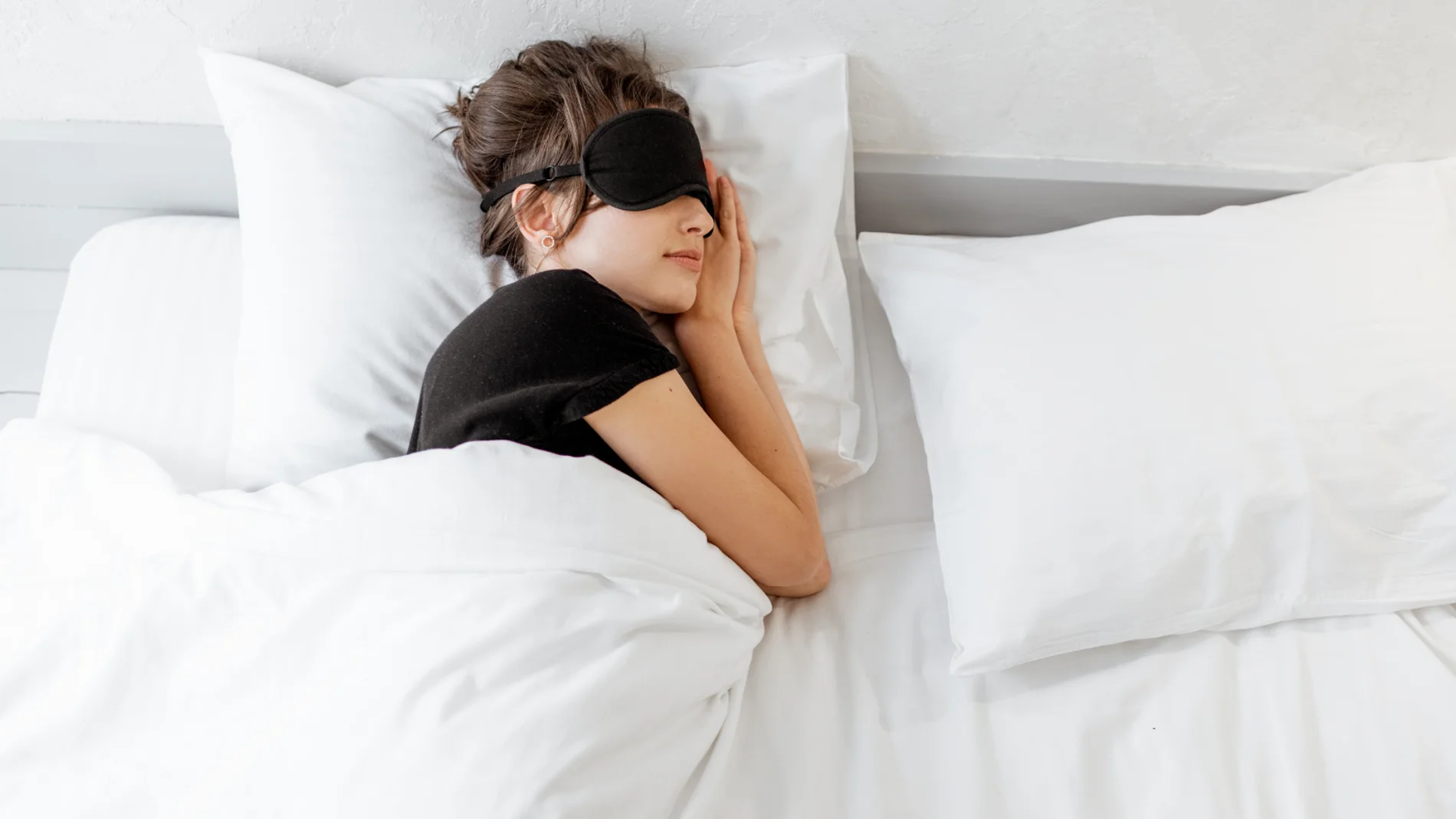 ¿Es mejor dormir sobre el lado izquierdo o el derecho?