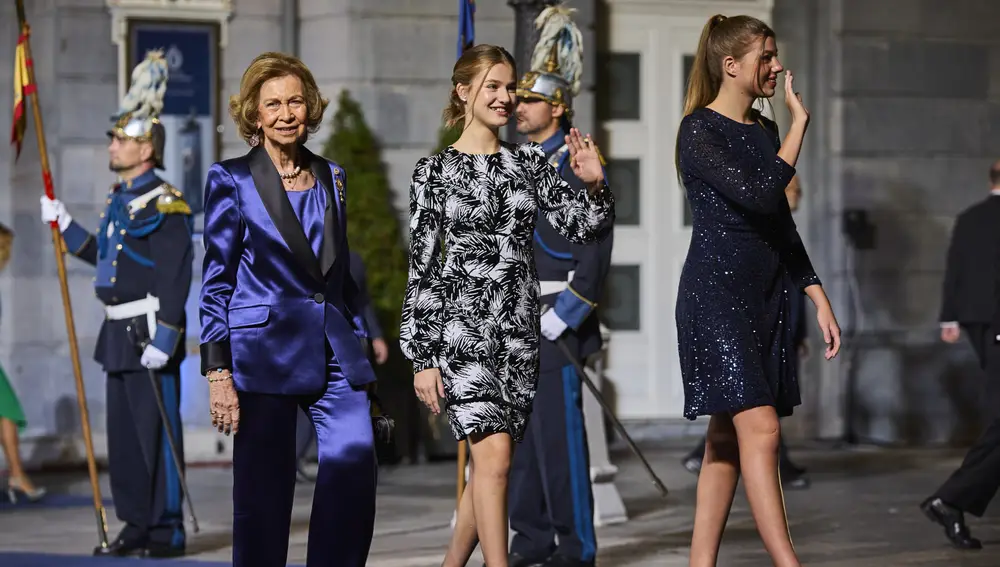 Los Reyes don Felipe y doña Letizia, con la presencia de Leonor, la Princesa de Asturias y la Infanta Sofía, presiden este viernes la ceremonia de entrega de los premios Princesa de Asturias 2022.
