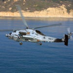 En la foto, un MH-60R de la Marina de los EE. UU.