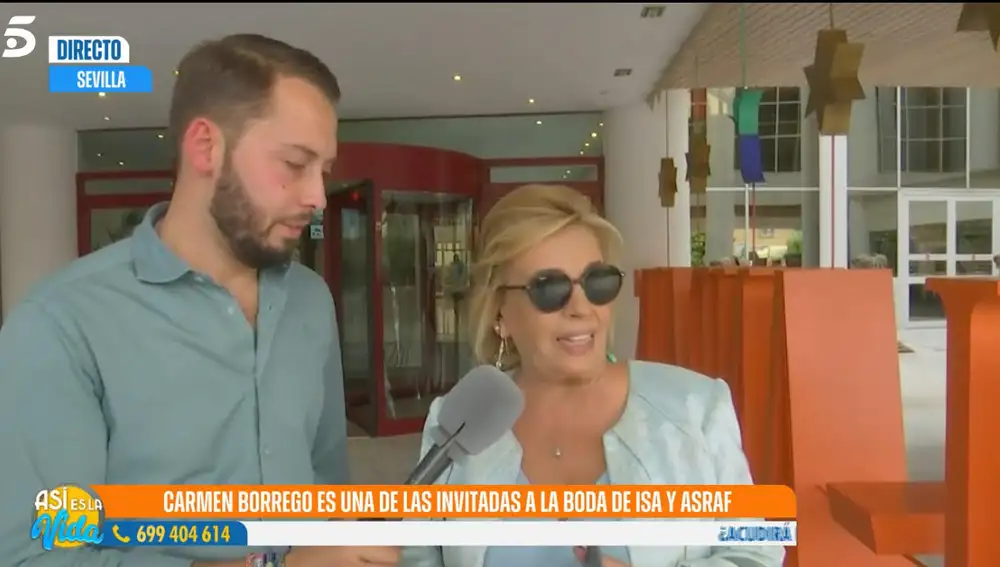 Carmen Borrego con look de invitada.