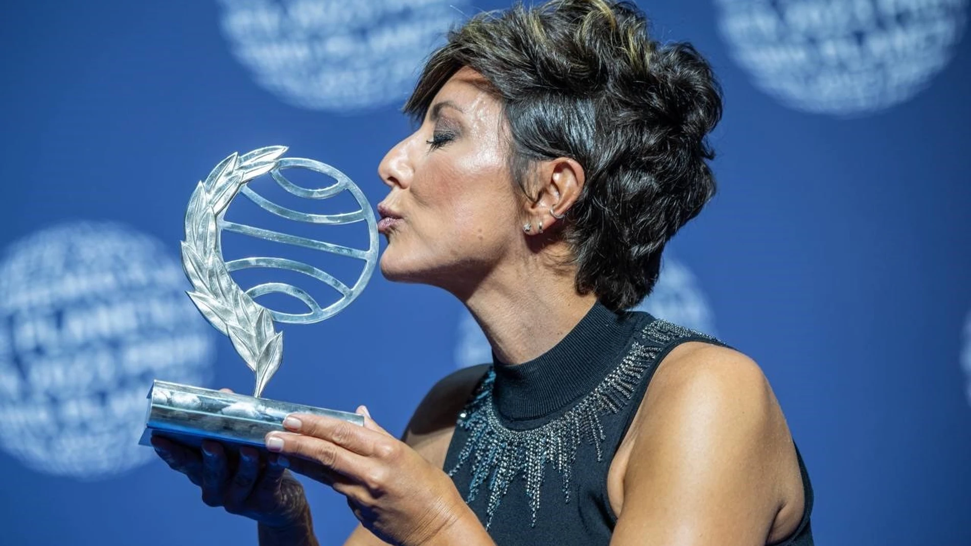 La periodista, presentadora y escritora Sonsoles Ónega ha ganado este domingo por la noche con 'Las hijas de la criada' el LXXII Premio Planeta de Novela 2023, dotado con 1 millón de euros. EUROPA PRESS-LORENA SOPENA 15/10/2023