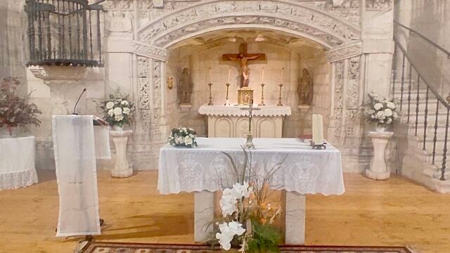 El Obispo de Vitoria celebra la primera misa en la iglesia San Vicente de Arana tras finalizar las reformas
