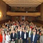 Foto de familia del presidente de la Diputación de Valladolid, Conrado Íscar, junto a los participantes en el acto oficial por el Día Internacional de la Mujer Rural celebrado en la localidad vallisoletana de Quintanilla de Onésimo