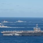 El portaaviones USS Theodore Roosevelt con su grupo de ataque