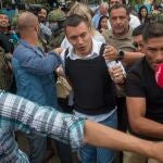AME7476. OLÓN (ECUADOR), 15/10/2023.- El candidato Daniel Noboa llega a un colegio electoral para votar en la segunda vuelta de las elecciones presidenciales hoy, en Olón (Ecuador). Noboa se enfrenta a Luisa González para definir quién será el próximo mandatario del país. EFE/ Mauricio Torres