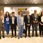 Armisén y de Vicente junto al resto de participantes en la mesa redonda del foro sobre reto demográfico celebrado en Granada