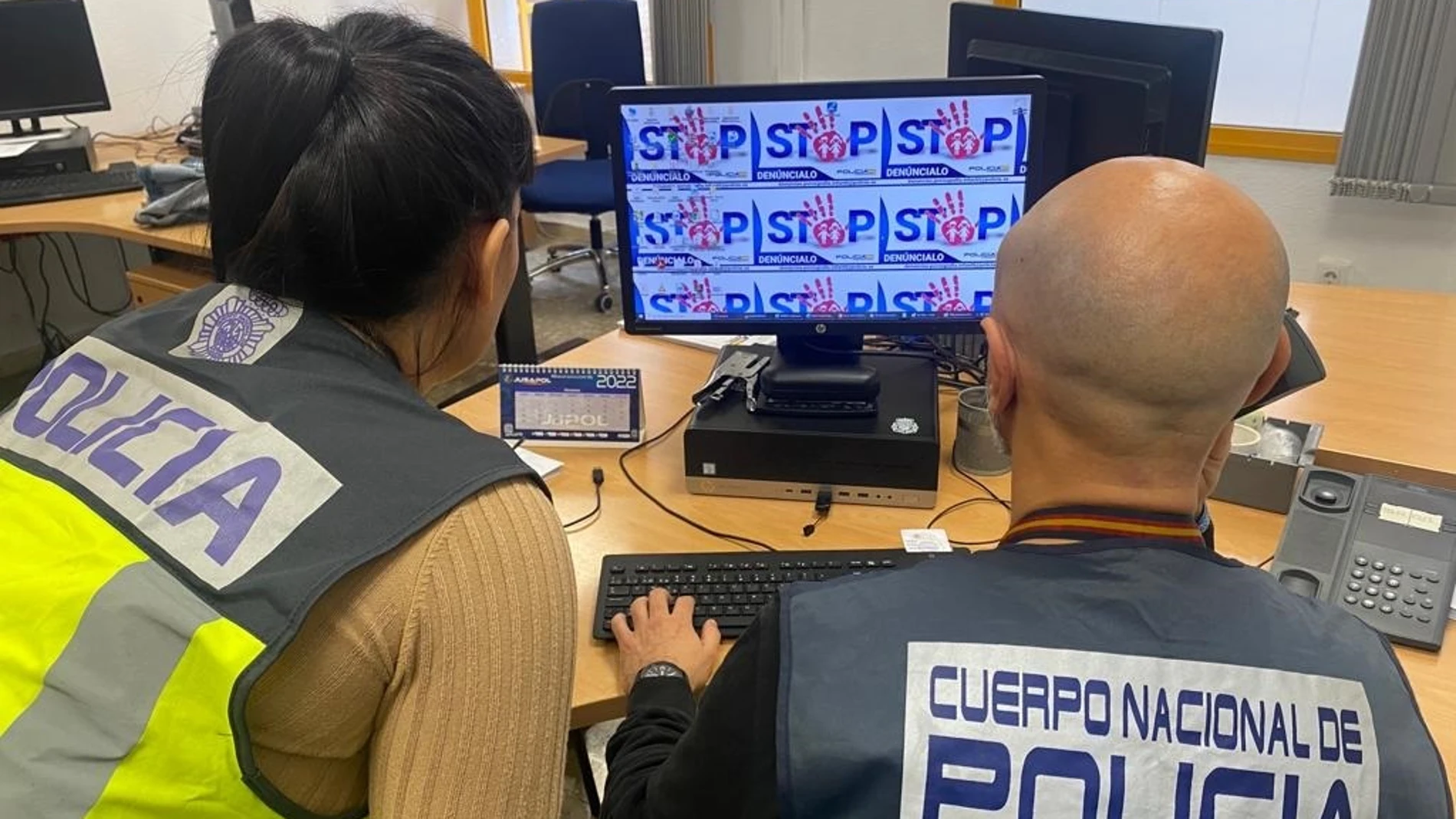 Nota De Prensa + Foto " La Policía Nacional Detiene En Málaga A Siete Menores Por Acosar En Redes Sociales A Un Compañero De Instituto "POLICÍA NACIONAL MÁLAGA17/10/2023