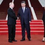 Russian President Vladimir Putin (L), Chinese President Xi Jinping (C) and his wife Peng Liyuan pose for a photo during a welcoming ceremony for heads of delegations participating in the 3rd Belt and Road Forum for International Cooperation, at the Great Hall of the People in Beijing, China, 17 October 2023.