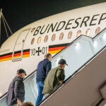 O.Próximo.- Scholz desembarca de emergencia del avión en el que iba a abandonar Israel por una amenaza aérea