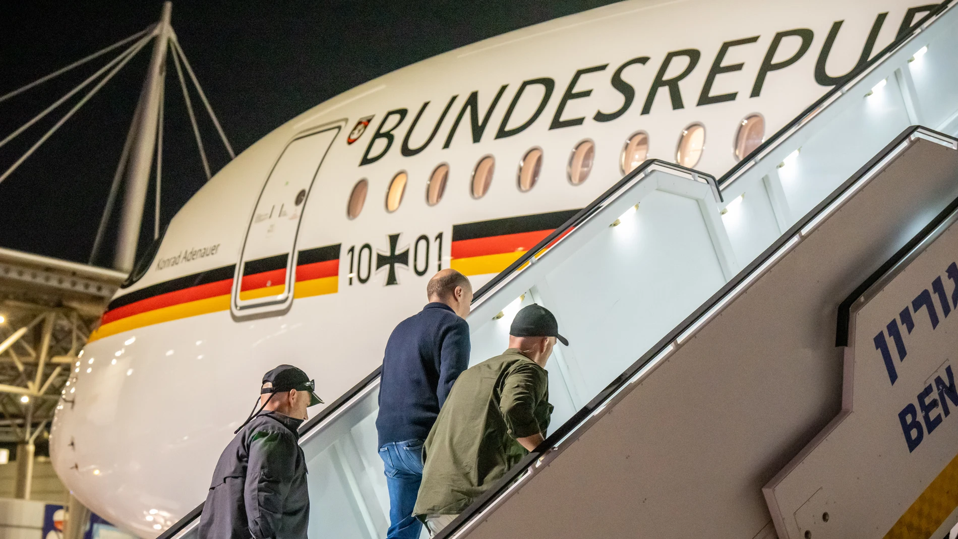 O.Próximo.- Scholz desembarca de emergencia del avión en el que iba a abandonar Israel por una amenaza aérea