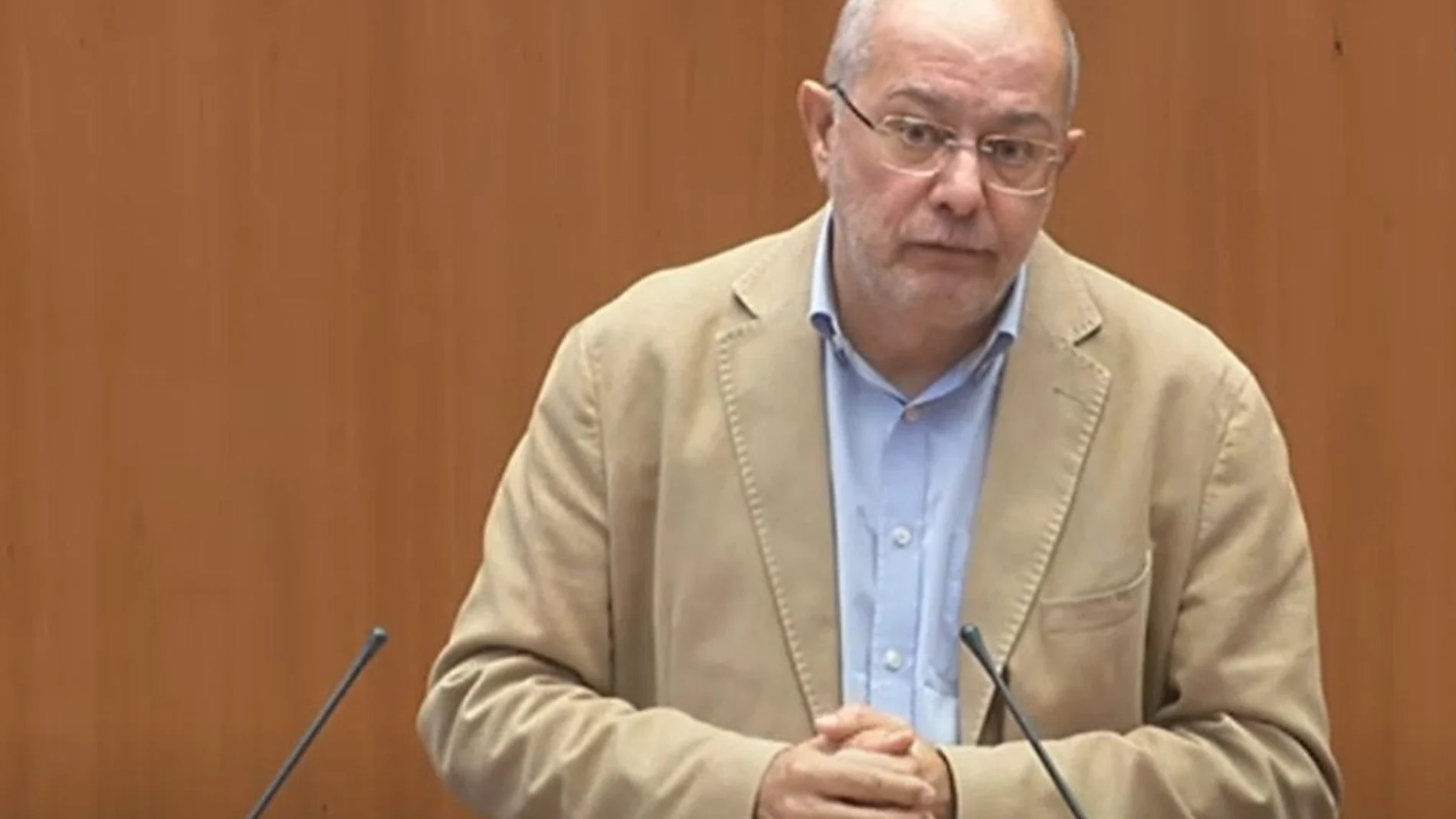Igea interviene desde el atril del hemiciclo de las Cortes