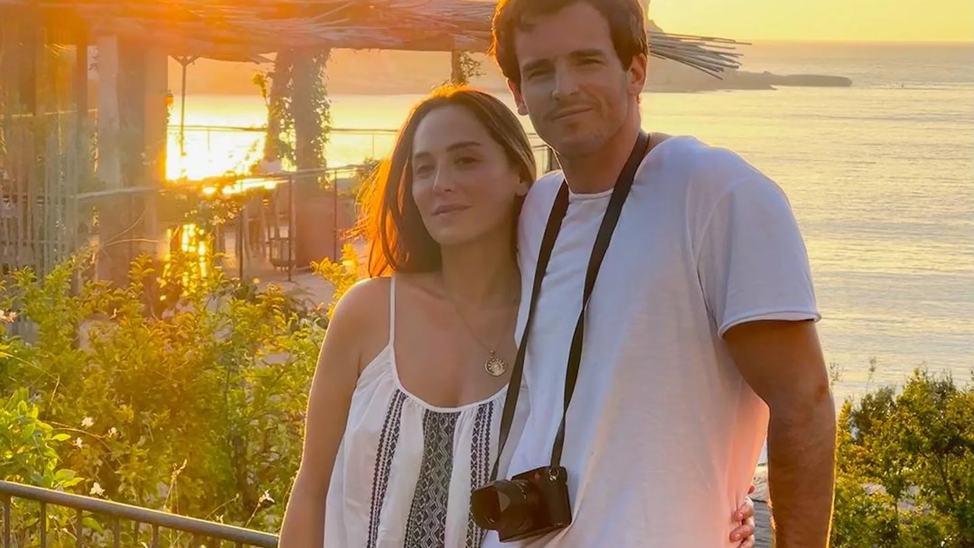 Tamara Falcó junto a Íñigo Onieva en Ibiza.