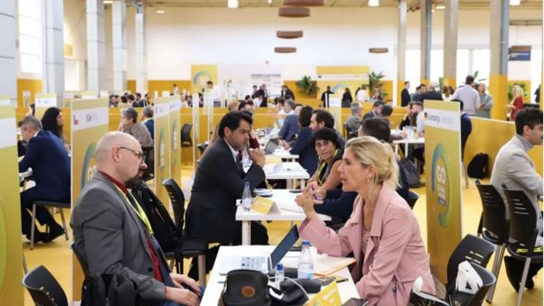 Existe la posibilidad de solicitar reuniones con alguno de los 23 representantes de la Red Exterior del IVACE