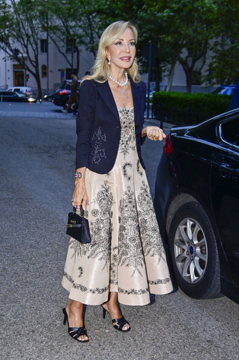 Carmen Lomana con un vestido vintage.