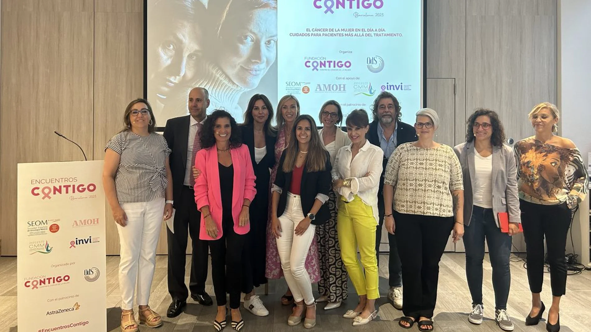 Foto de familia de los participantes en el «Encuentro Contigo», celebrado en Barcelona
