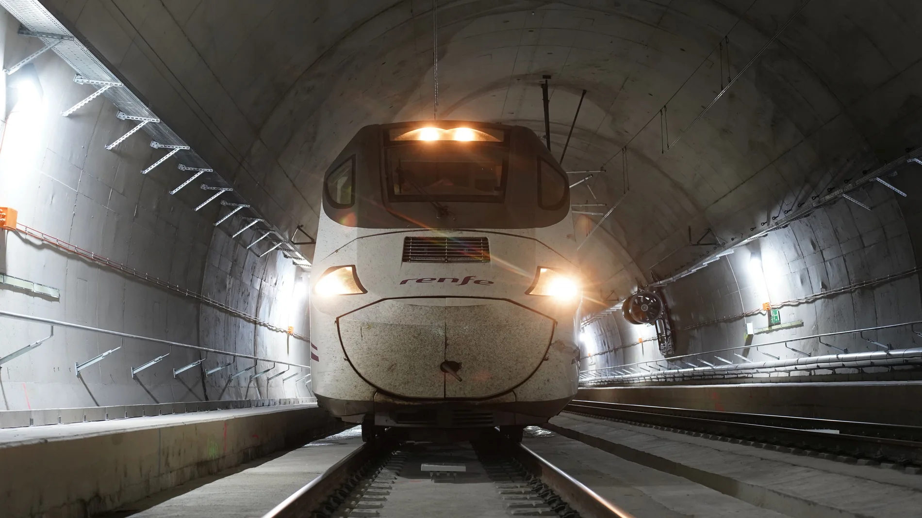 Pruebas de la línea ferroviaria de la variante de Pajares que unirá Asturias y León a partir del 29 de noviembre