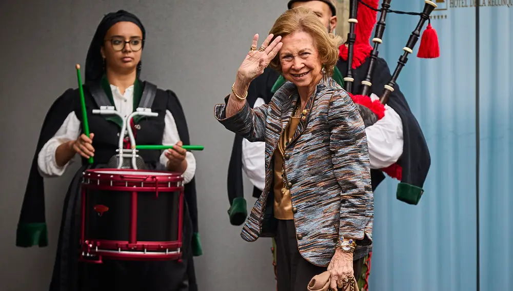 La Reina Sofía a su llegada al hotel de la Reconquista en Oviedo. Hoy se celebran los premios Princesa de Astu