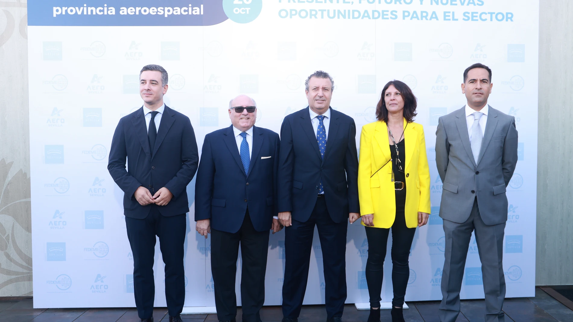 El presidente de la Diputación, Javier Fernández, inaugura la jornada 'Sevilla, provincia aeroespacial. Presente, futuro y nuevas oportunidades para el sector', a 20 de octubre de 2023 en Sevilla (Andalucía, España). En la jornada organizada por Prodetur en colaboración con la Federación de Empresas del Metal y la Asociación de la Industria Auxiliar Aeronáutica de Sevilla, se ha presentado un estudio que analiza el posicionamiento de la industria aeroespacial sevillana en el panorama mundial....