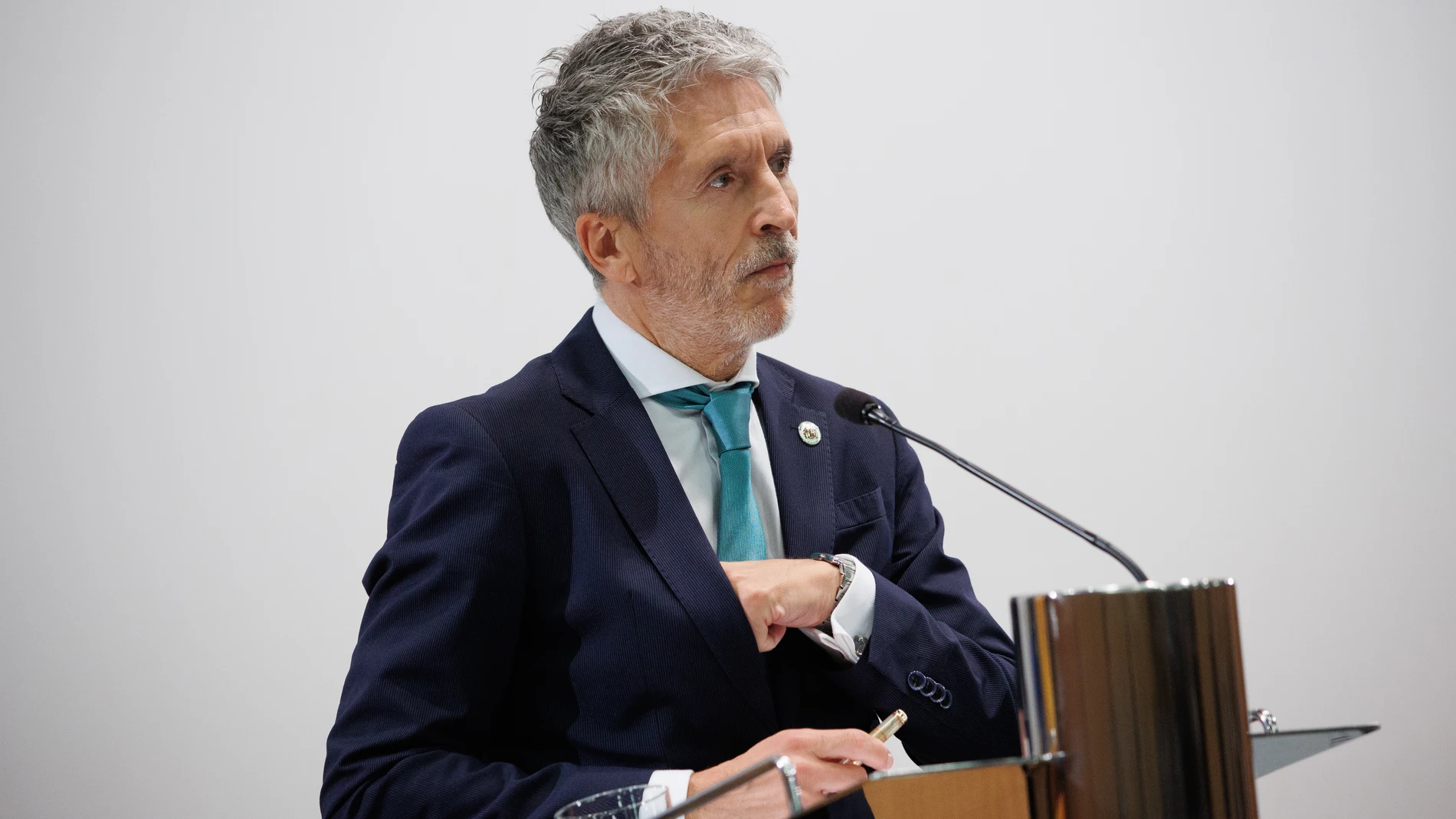 El ministro del Interior en funciones, Fernando Grande Marlaska preside una reunión con los representantes de los grupos parlamentarios, en el Ministerio del Interior, a 20 de octubre de 2023, en Madrid (España). Durante la reunión, Marlaska ha informado a los representantes de todos los grupos parlamentarios del Congreso de los Diputados sobre la actual situación antiterrorista en un contexto de tensión por el conflicto entre Israel y la organización terrorista Hamás, así como sobre el atent...
