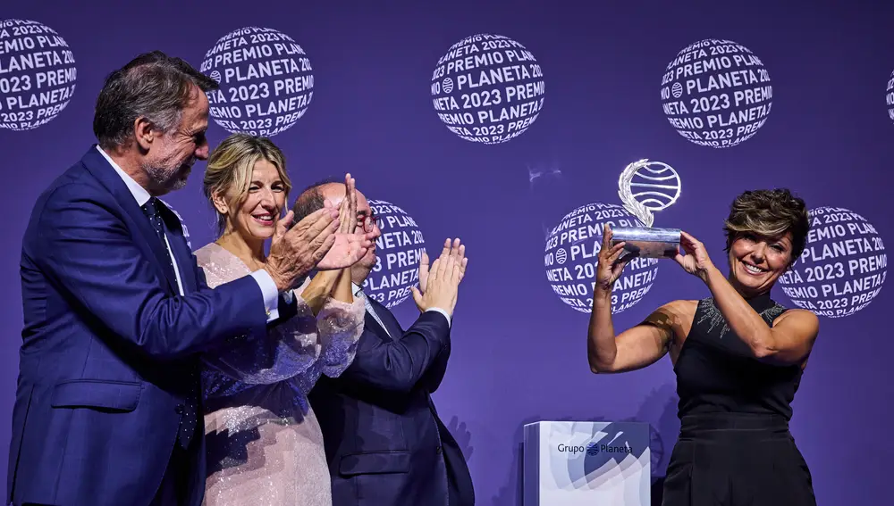 Acto de entrega de la LXXII edición del Premio Planeta de Novela 2023. Ganadora. Sonsoles Onega y Finalista Alfonso Goizueta.