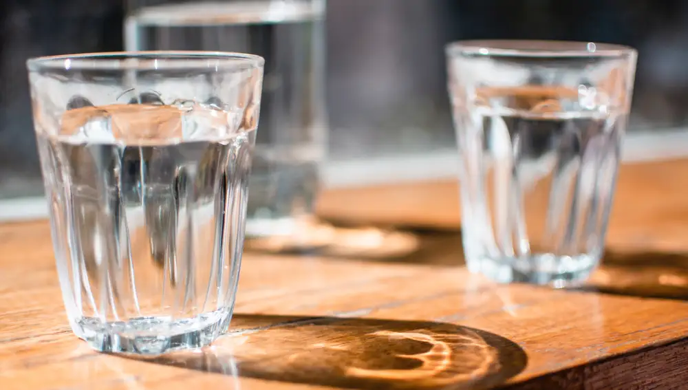 Potencia tu día: por qué deberías empezar cada mañana con un vaso de agua