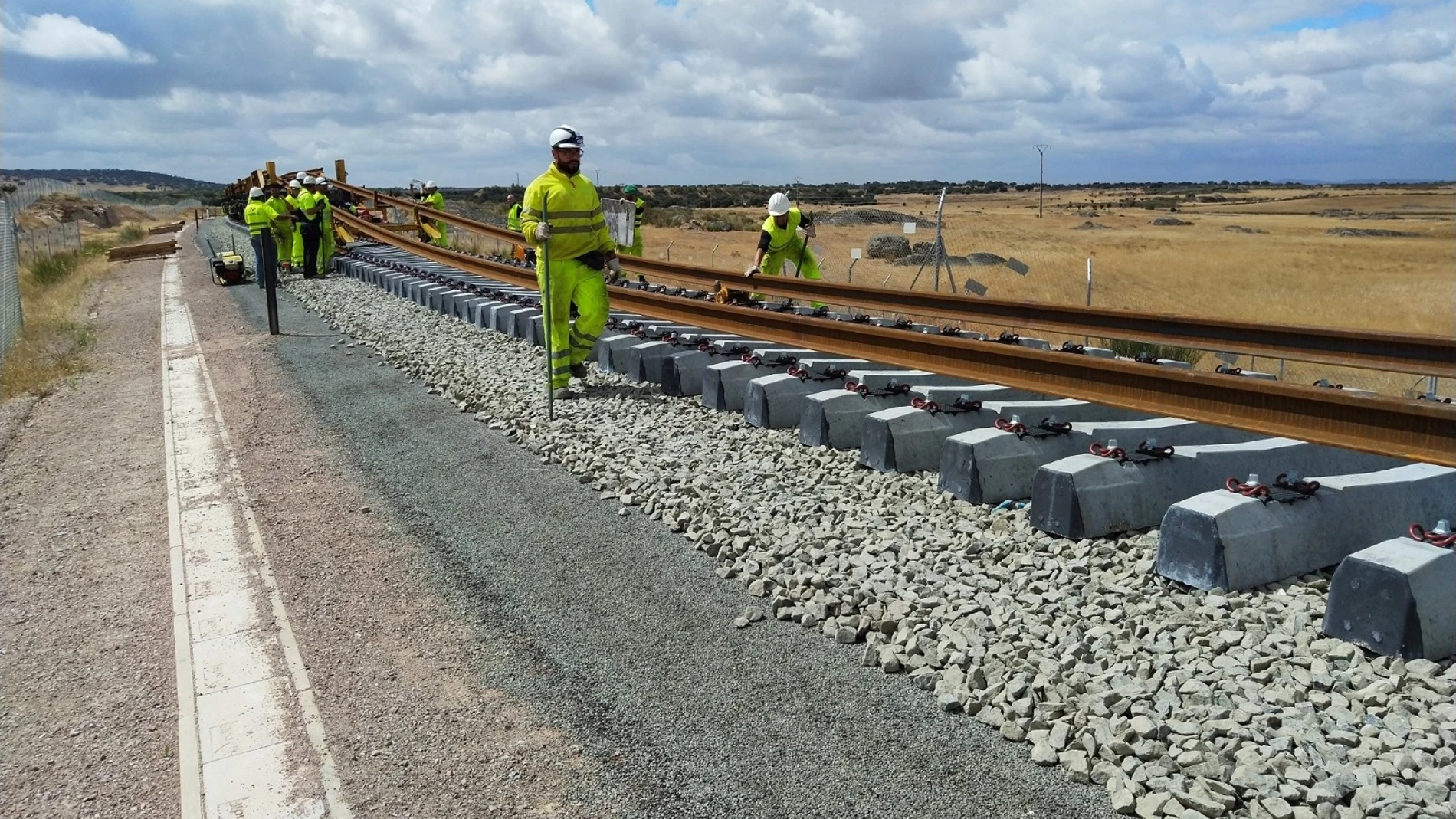 Las obras en la línea de tren Madrid-Extremadura provocará retrasos de 60 minutos desde este sábado