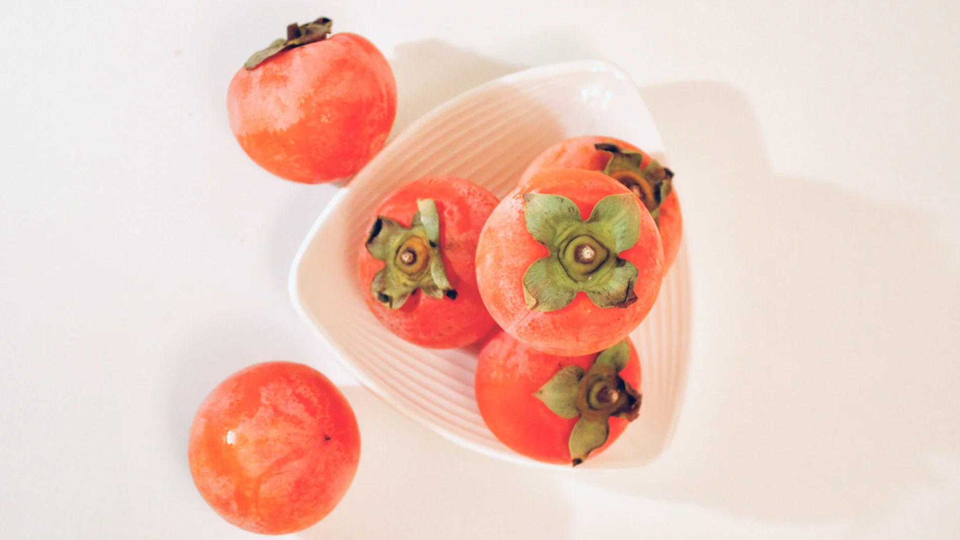 Descubre los deliciosos y saludables beneficios del caqui