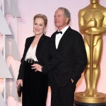 Meryl Streep y su marido Don Gummer en los Óscar de 2018