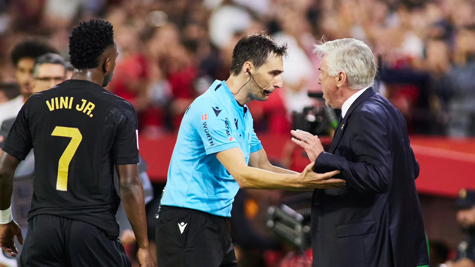El arbitraje del Sevilla-Real Madrid ha incendiado al madridismo