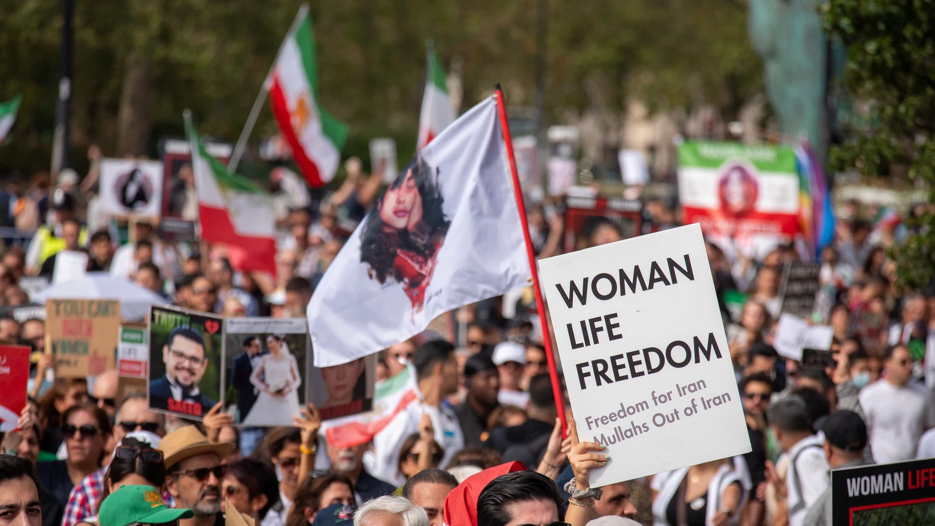 Irán.- Un tribunal condena a seis y siete años de cárcel a las dos periodistas que contaron la muerte de Mahsa Amini