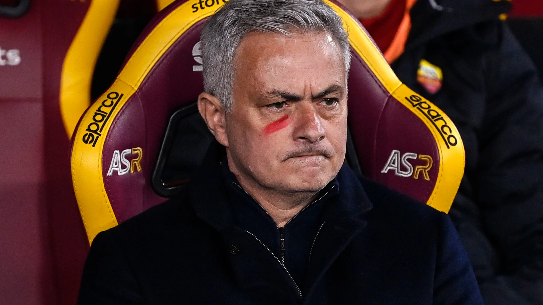 Mourinho, en el banquillo de la Roma
