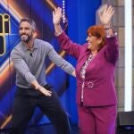 Roberto Leal y Mercedes Guillén, su madre, en 'El Hormiguero'