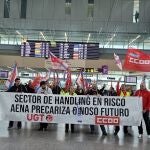 Trabajadores de asistencia en tierra en aeropuertos gallegos se concentran en contra de la "precarización" laboral