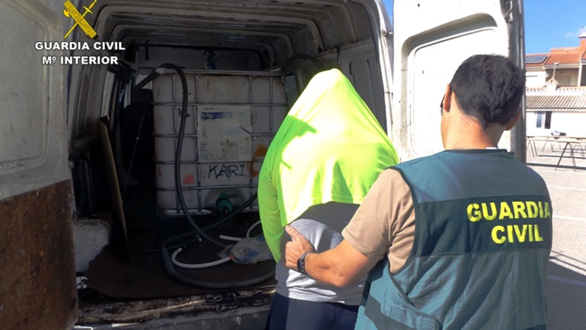MURCIA.-Sucesos.- La Guardia Civil detiene a dos hombres por robar combustible de tres camiones en el polígono de Mula