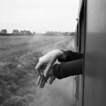«En un tren después del rodaje de ‘‘El lector’’. Alemania, 2007», es una de las fotos tomadas por Roger Deakins y recogidas en su libro «Byways»