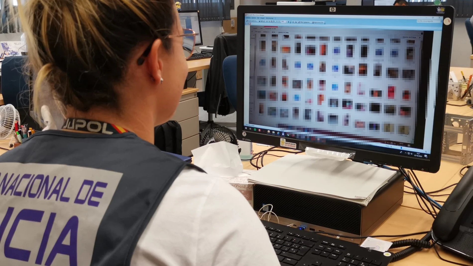 Detenido un menor por presuntamente crear y distribuir pornografía infantil con IA en Barcelona