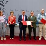 El consejero de la Presidencia, Luis Miguel González Gago, preside la firma del convenio colectivo del personal laboral