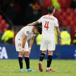 Ramos trata de consolar a Marcos Acuña