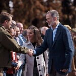 Visita de los Reyes Felipe y Letizia a las zonas arrasadas por el incendio de Tenerife