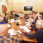 El presidente de Aquavall y concejal de Medio Ambiente, Alejandro García Pellitero, preside la reunión del Consejo de la entidad que gestiona el agua en Valladolid