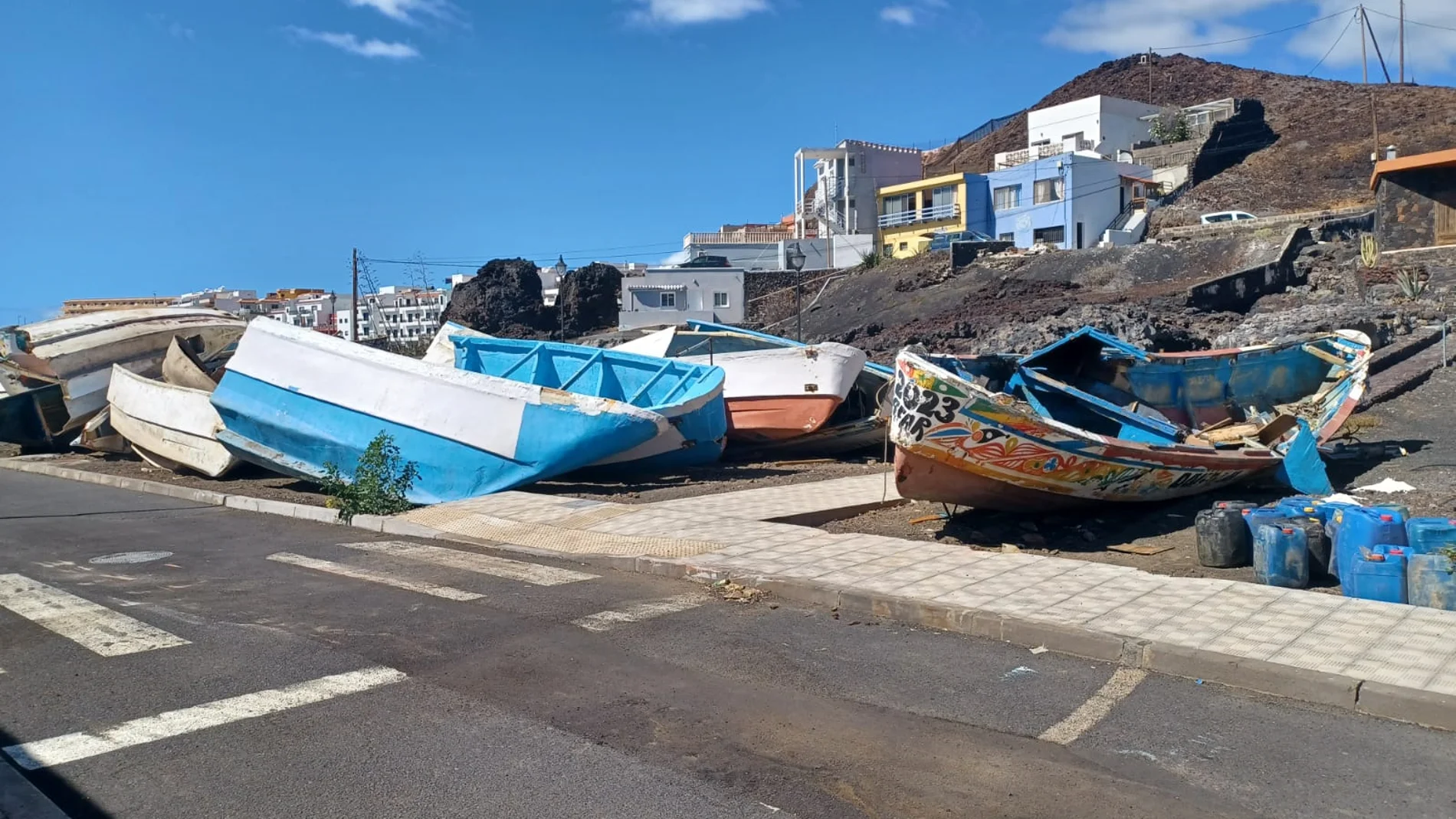 Pescadores de El Hierro alertan del mal estado del puerto de La Restinga ante la avalancha de pateras