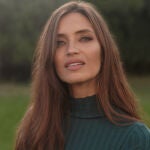 Sara Carbonero con jersey verde.