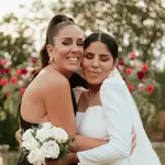 Isa Pantoja junto a su prima, Anabel Pantoja, en el día de su boda con Asraf Beno