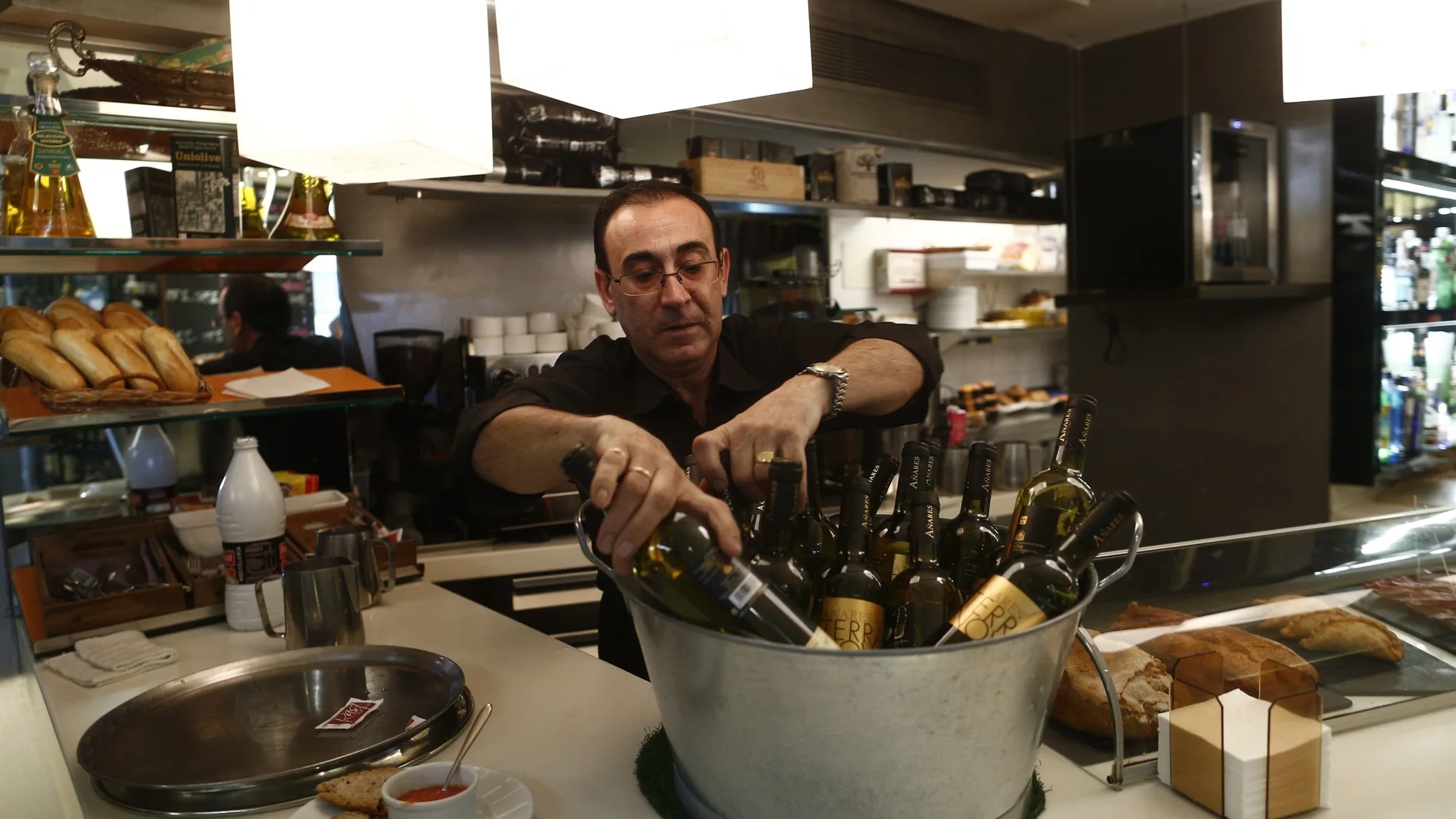 Trabajador en un bar