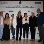 Las delegadas de La Razón CV, Alicia Martí y Mari Cruz Guillot, el responsable de Comunicación de El Corte Inglés, Pau Pérez Rico, la presentadora del acto y periodista, Silvia Soria, la gerente de la Casa Ronald McDonald, Ana Belén Díaz y el representante de Bodegas Vegamar