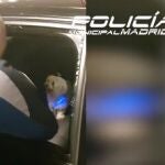 Sucesos.- Rescatan un perro encerrado y atado durante horas en un coche sin ventilación en el Paseo de la Castellana